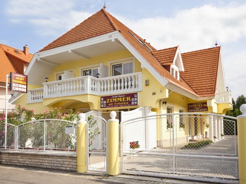 โกลด์ ฮาอัส เพนชั่น Bed & Breakfast บาลาตอนฟือเรด ภายนอก รูปภาพ