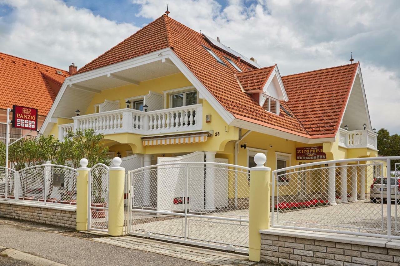 โกลด์ ฮาอัส เพนชั่น Bed & Breakfast บาลาตอนฟือเรด ภายนอก รูปภาพ