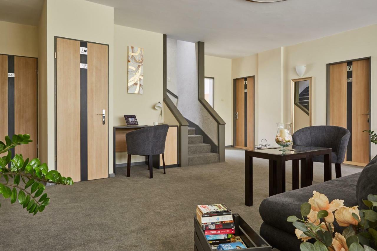 โกลด์ ฮาอัส เพนชั่น Bed & Breakfast บาลาตอนฟือเรด ภายนอก รูปภาพ