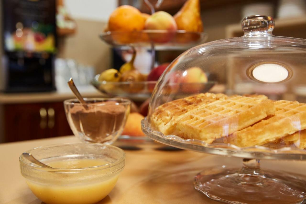 โกลด์ ฮาอัส เพนชั่น Bed & Breakfast บาลาตอนฟือเรด ภายนอก รูปภาพ
