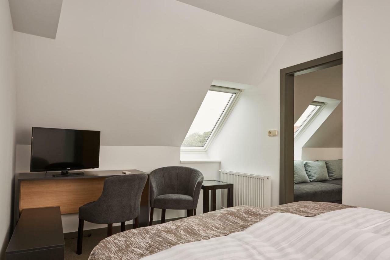 โกลด์ ฮาอัส เพนชั่น Bed & Breakfast บาลาตอนฟือเรด ภายนอก รูปภาพ
