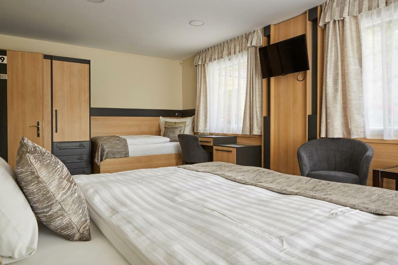 โกลด์ ฮาอัส เพนชั่น Bed & Breakfast บาลาตอนฟือเรด ภายนอก รูปภาพ