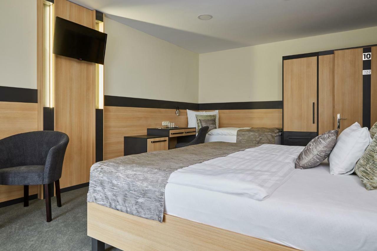 โกลด์ ฮาอัส เพนชั่น Bed & Breakfast บาลาตอนฟือเรด ภายนอก รูปภาพ