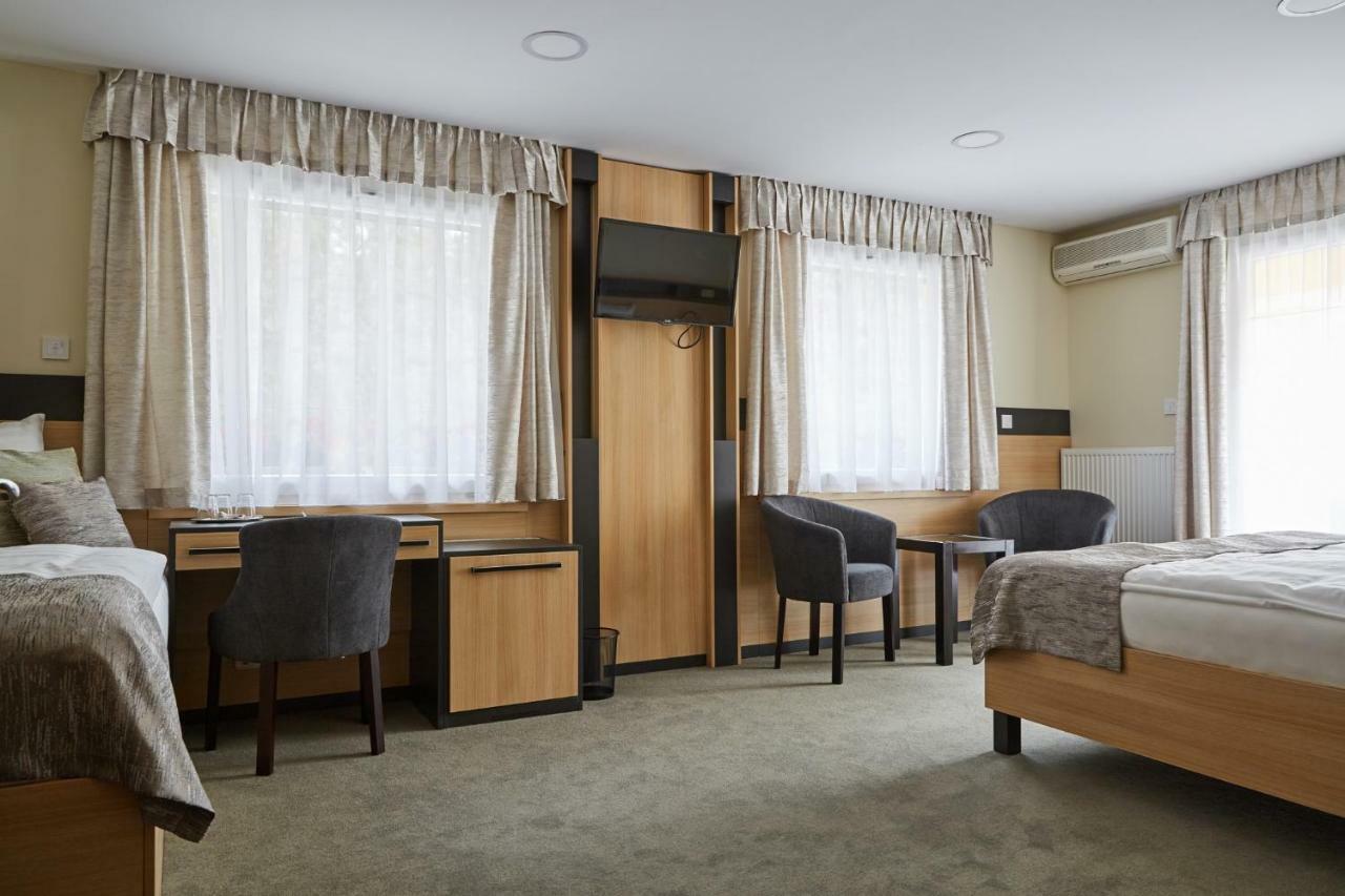 โกลด์ ฮาอัส เพนชั่น Bed & Breakfast บาลาตอนฟือเรด ภายนอก รูปภาพ