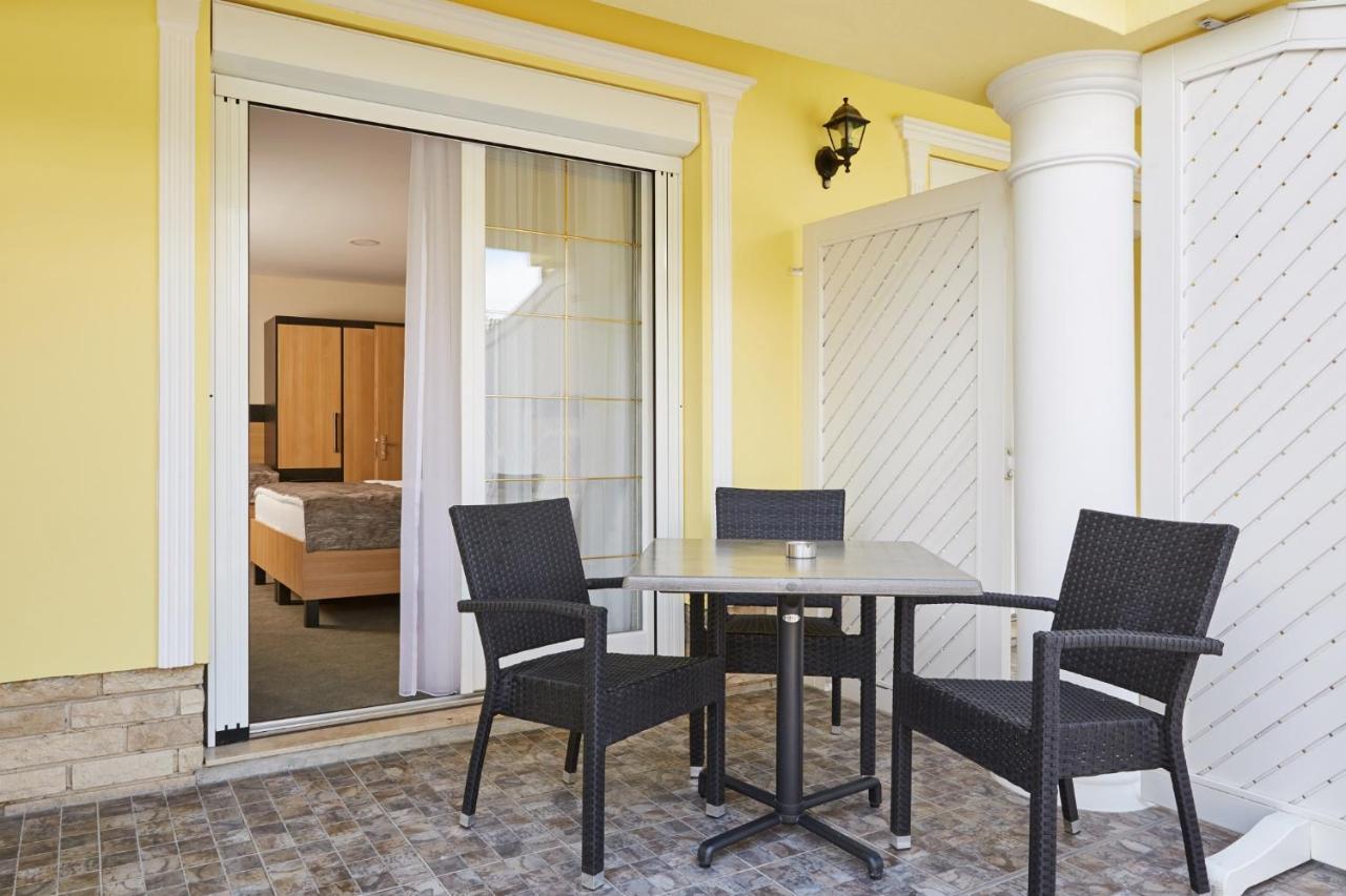 โกลด์ ฮาอัส เพนชั่น Bed & Breakfast บาลาตอนฟือเรด ภายนอก รูปภาพ