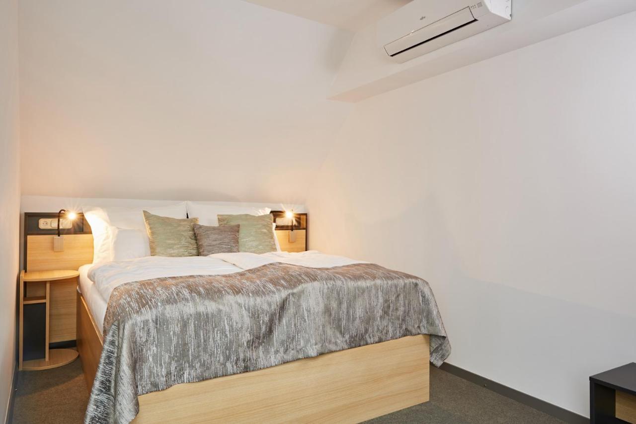โกลด์ ฮาอัส เพนชั่น Bed & Breakfast บาลาตอนฟือเรด ภายนอก รูปภาพ